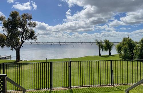 Yarrawonga House | Scenic Waterfront Retreat at Woodlands - Family & Pet Friendly