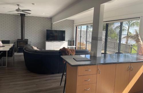 Yarrawonga House | Scenic Waterfront Retreat at Woodlands - Family & Pet Friendly