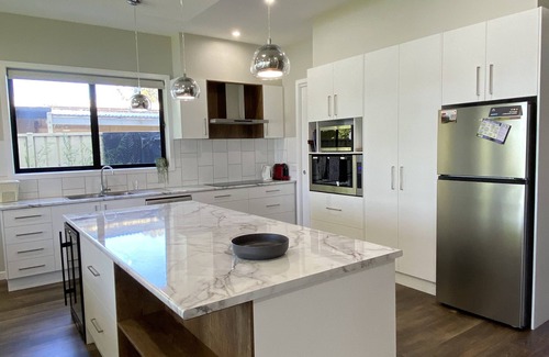 Bundalong House | Waterfront Bliss: Modern Bundalong Home with Pool & Spa