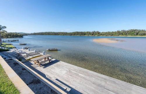 Minnamurra House | Waterfront Beach House with Family and Pet-Friendly Amenities