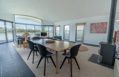 Minnamurra House | Waterfront Beach House with Family and Pet-Friendly Amenities