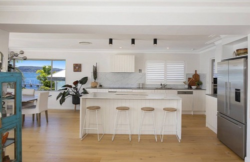 Koolewong House | Waterfront Retreat with Spa and Family-Friendly Amenities