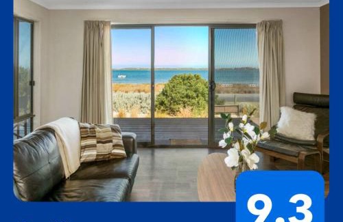 Bonney House | Absolute Waterfront Views with Kayaks & Pet-Friendly Stay