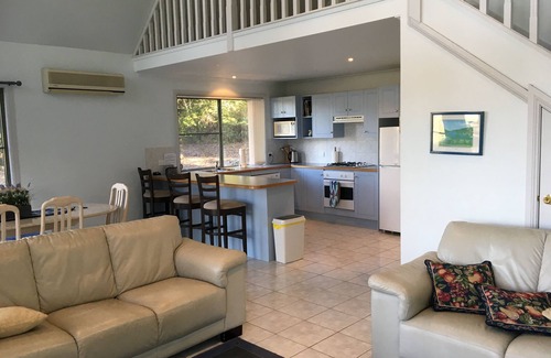 Longreach Villa | Experience Absolute Waterfront at Waratah Villa in Shoalhaven