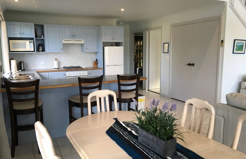 Longreach Villa | Experience Absolute Waterfront at Waratah Villa in Shoalhaven