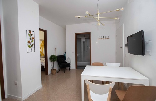 Mugnano di Napoli Apartment | Stylish Abstract Apartment M84 with Family-Friendly Amenities