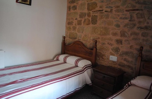 Mora de Rubielos Apartment | Pet-Friendly Abuelo Duplex: Perfect for Family Getaways