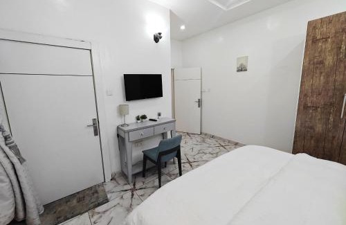 Orozo Apartment | Family-Friendly 5 Bedroom Mansion in Abuja City