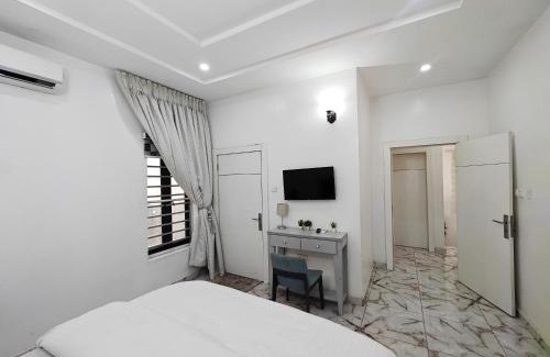 Orozo Apartment | Family-Friendly 5 Bedroom Mansion in Abuja City