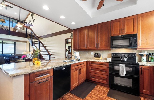 Kahaluu-Keauhou Condo | Ocean & Golf Views with Pool: Top-Rated 2 Bedroom Retreat