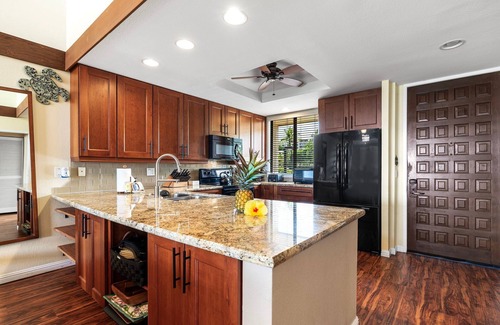 Kahaluu-Keauhou Condo | Ocean & Golf Views with Pool: Top-Rated 2 Bedroom Retreat