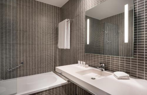 Benalua Hotel | Elegant AC Hotel by Marriott Alicante with Ocean View & Pool