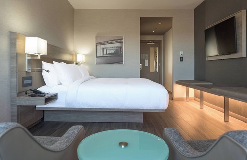 Medford Hotel | Inviting AC Hotel by Marriott Boston North with Pool & Spa