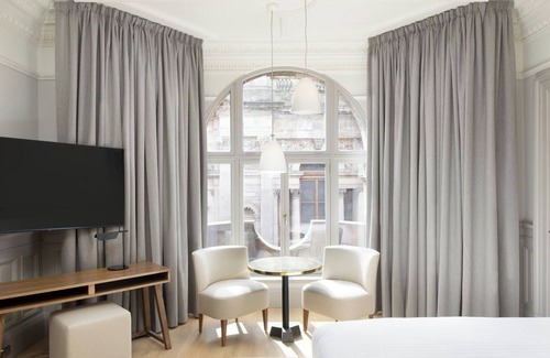City Centre Glasgow Hotel | Top-Rated AC Hotel by Marriott Glasgow with Family-Friendly Perks