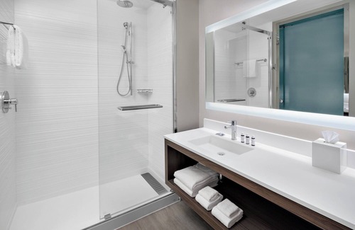 New Kingston Hotel | Discover AC Hotel by Marriott Kingston: Family-Friendly Retreat