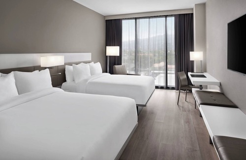 New Kingston Hotel | Discover AC Hotel by Marriott Kingston: Family-Friendly Retreat