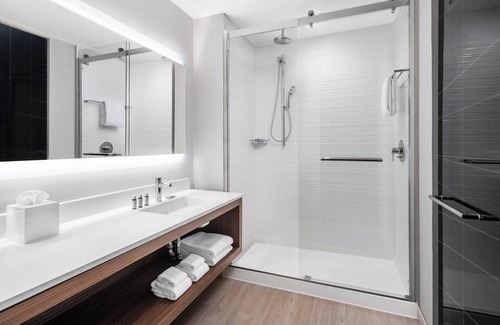 New Kingston Hotel | Discover AC Hotel by Marriott Kingston: Family-Friendly Retreat