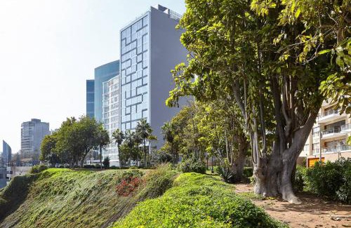 Armendariz Hotel | Elegant AC Hotel by Marriott Lima Miraflores Awaits You