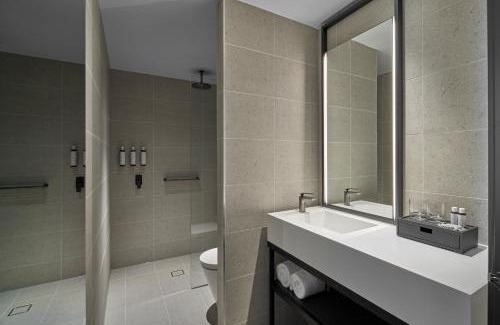 Southbank Hotel | Elegant AC Hotel by Marriott Melbourne Southbank – 5-Star Stay