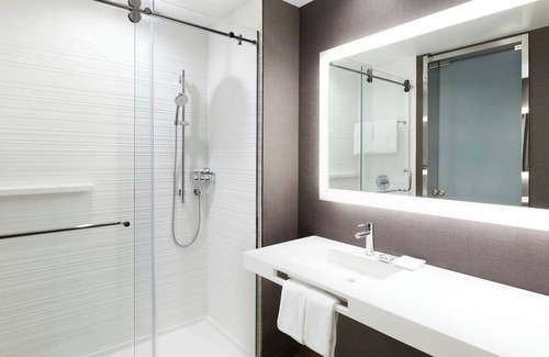 Doral Hotel | Comfortable AC Hotel by Marriott Miami Airport West/Doral