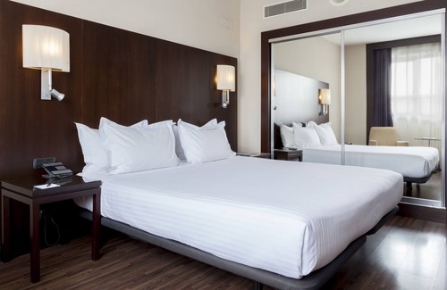 Tabladilla-La Estrella Hotel | Discover AC Hotel Ciudad de Sevilla: Pool & Spa Retreat