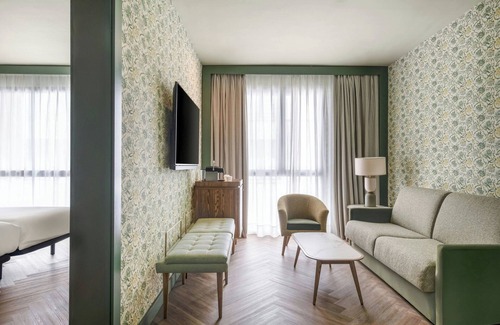 Tabladilla-La Estrella Hotel | Discover AC Hotel Ciudad de Sevilla: Pool & Spa Retreat