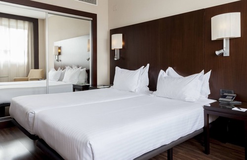 Tabladilla-La Estrella Hotel | Discover AC Hotel Ciudad de Sevilla: Pool & Spa Retreat