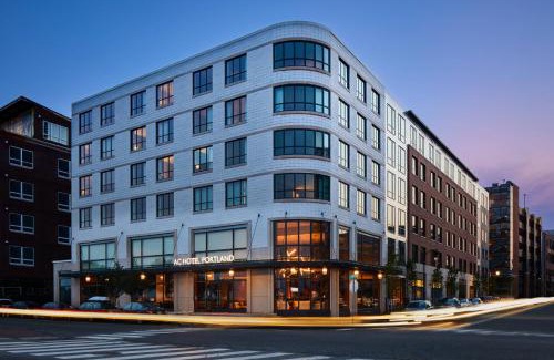 East Bayside Hotel | Pet-Friendly AC Hotel by Marriott Portland Downtown Waterfront