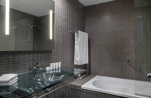Campanha Hotel | Discover AC Hotel Porto by Marriott - 4-Star Comfort Awaits