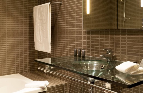 Campanha Hotel | Discover AC Hotel Porto by Marriott - 4-Star Comfort Awaits
