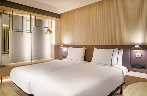 Santa Cruz de Tenerife Hotel | Explore AC Hotel Tenerife: 4-Star Ocean View Retreat