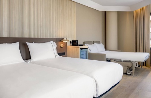 Santa Cruz de Tenerife Hotel | Explore AC Hotel Tenerife: 4-Star Ocean View Retreat
