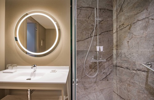 Santa Cruz de Tenerife Hotel | Explore AC Hotel Tenerife: 4-Star Ocean View Retreat