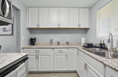 Northwest Olympia Apartment | Modern 2-Bedroom Retreat Walking Distance to Downtown