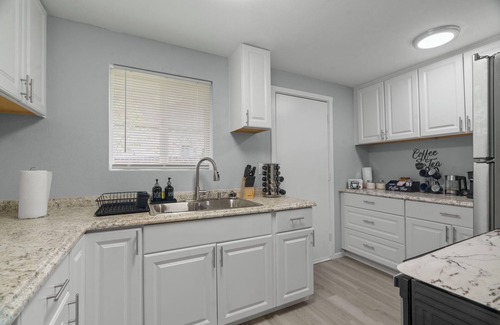 Northwest Olympia Apartment | Modern 2-Bedroom Retreat Walking Distance to Downtown