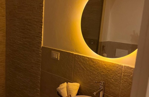 Adelfia Bed & Breakfast | 'ACA Luxury Suite with Jacuzzi,thus enjoying a range of modern amenities.