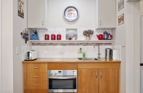 Taupo House | Pet-Friendly Acacia Bay Retreat - A Family Holiday Home