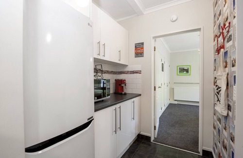 Taupo House | Pet-Friendly Acacia Bay Retreat - A Family Holiday Home