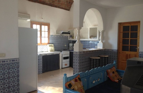 Midoun House | Cozy Acacia Bungalow with Pool and Kitchen Amenities