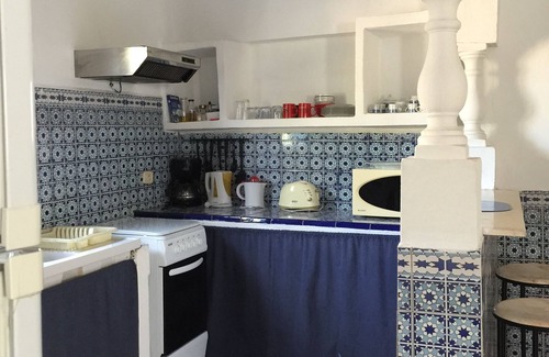 Midoun House | Cozy Acacia Bungalow with Pool and Kitchen Amenities