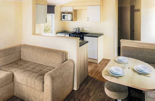 Mablethorpe and Sutton House | Cozy Caravan with Ocean View and Breakfast Included