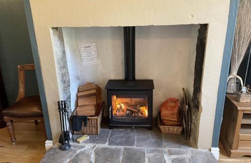 Wolsingham House | Top-Rated Acacia House: Pet-Friendly with Breakfast Included