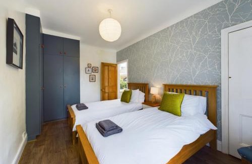 Wolsingham House | Top-Rated Acacia House: Pet-Friendly with Breakfast Included