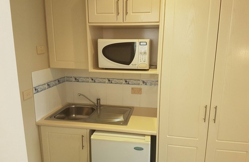 Griffith Hotel | Family-Friendly Acacia Motel Griffith with Pool & Breakfast