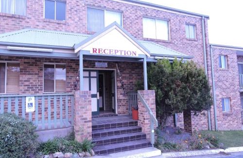 Jindabyne Hotel | Family-Friendly Acacia Snowy Motel with On-Site Dining