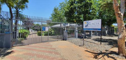Westdene Bed & Breakfast | Pet-Friendly Acacia Westdene B&B with Pool & Breakfast