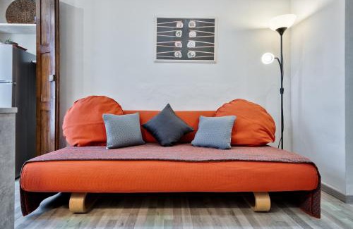 Cit Turin Apartment | Convenient ACADAMIS Hotel: 4-Minute Walk to Porta Susa