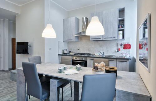 Cit Turin Apartment | Convenient ACADAMIS Hotel: 4-Minute Walk to Porta Susa