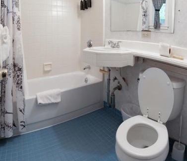 Salsbury Cove Hotel | Comfortable Acadia Pines Motel: Family and Accessible Stays