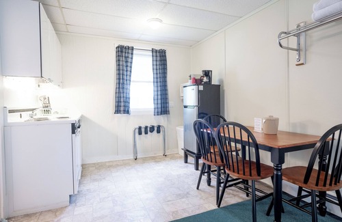 Salsbury Cove Hotel | Cozy Acadia Pines Motel: Family-Friendly with Breakfast